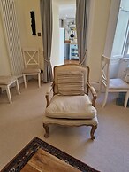 JOIVY Gorgeous Georgian Flat