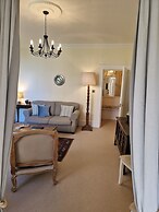 JOIVY Gorgeous Georgian Flat