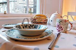 JOIVY Gorgeous Georgian Flat