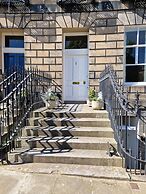 JOIVY Gorgeous Georgian Flat