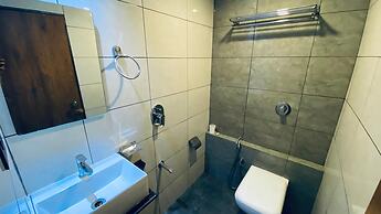 Palm Breeze Hotel - Colaba