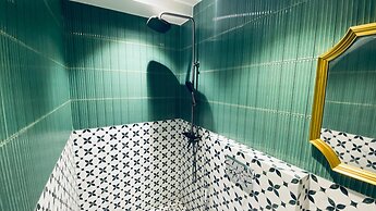 Palm Breeze Hotel - Colaba