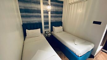 Palm Breeze Hotel - Colaba