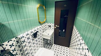 Palm Breeze Hotel - Colaba