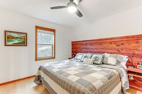 Cabin on Beaver Lake w/ Views & Furnished Deck!