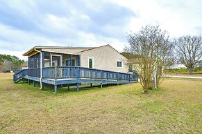 Screened Porch w/ River Views: Belhaven Home!