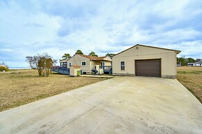 Screened Porch w/ River Views: Belhaven Home!
