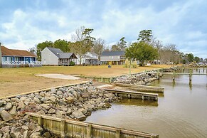 Screened Porch w/ River Views: Belhaven Home!