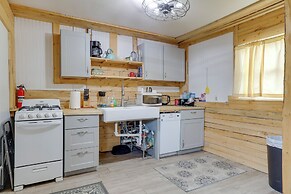 2 Mi to Dtwn: Pet-friendly Casper Apt!