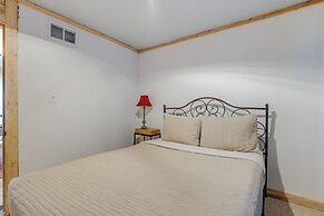 2 Mi to Dtwn: Pet-friendly Casper Apt!