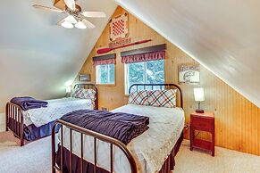 1 Mi to Lake Easton: Cozy Cascades Cabin!