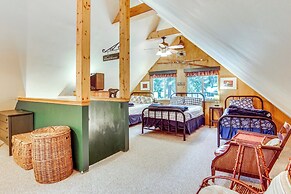 1 Mi to Lake Easton: Cozy Cascades Cabin!