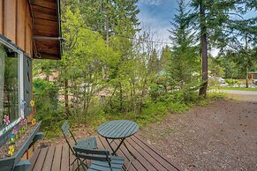 1 Mi to Lake Easton: Cozy Cascades Cabin!