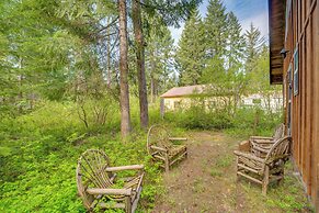 1 Mi to Lake Easton: Cozy Cascades Cabin!