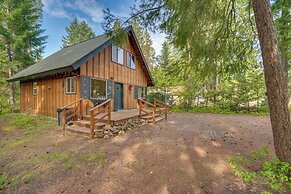 1 Mi to Lake Easton: Cozy Cascades Cabin!