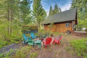 1 Mi to Lake Easton: Cozy Cascades Cabin!