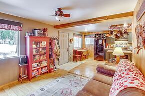 1 Mi to Lake Easton: Cozy Cascades Cabin!