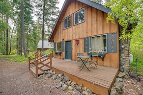 1 Mi to Lake Easton: Cozy Cascades Cabin!