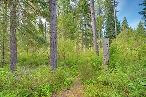 1 Mi to Lake Easton: Cozy Cascades Cabin!