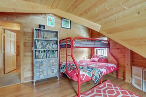 2 Mi to Skiing: Casper Cabin w/ Mtn Views!