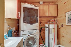 2 Mi to Skiing: Casper Cabin w/ Mtn Views!