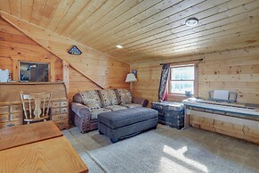 2 Mi to Skiing: Casper Cabin w/ Mtn Views!