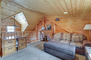 2 Mi to Skiing: Casper Cabin w/ Mtn Views!