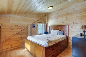 2 Mi to Skiing: Casper Cabin w/ Mtn Views!