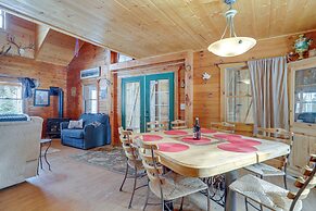 2 Mi to Skiing: Casper Cabin w/ Mtn Views!