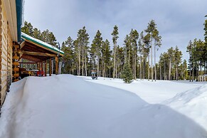 2 Mi to Skiing: Casper Cabin w/ Mtn Views!