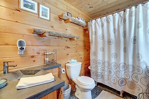 2 Mi to Skiing: Casper Cabin w/ Mtn Views!