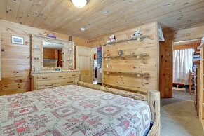 2 Mi to Skiing: Casper Cabin w/ Mtn Views!