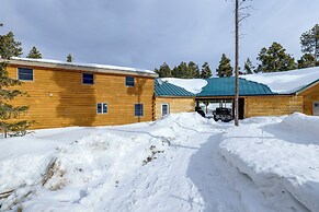 2 Mi to Skiing: Casper Cabin w/ Mtn Views!