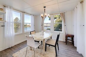 Walk to Beach: Riverside Retreat in Seaside!