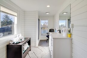 Walk to Beach: Riverside Retreat in Seaside!