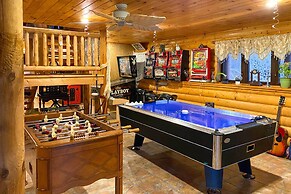Game Room, Sauna & Screened Patio: Swan Lake Cabin