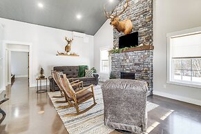 Family Retreat w/ Fire Pit & Yard in Mineral City