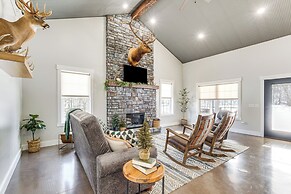 Family Retreat w/ Fire Pit & Yard in Mineral City