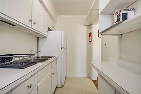 Cambridge Apt in Walkable Neighborhood