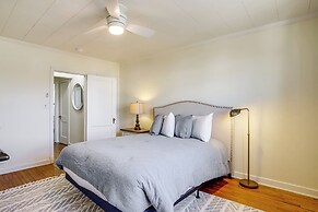 Cambridge Apt in Walkable Neighborhood
