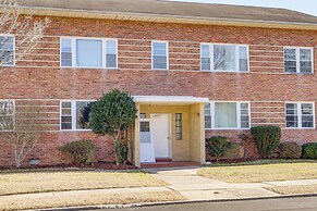 Cambridge Apt in Walkable Neighborhood