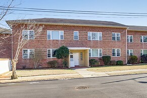 Cambridge Apt in Walkable Neighborhood