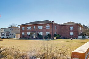 Cambridge Apt in Walkable Neighborhood