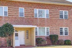 Cambridge Apt in Walkable Neighborhood