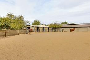 Horsey Hideaway: Ranch House in Cave Creek!