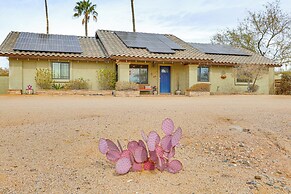 Horsey Hideaway: Ranch House in Cave Creek!