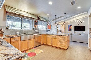 Horsey Hideaway: Ranch House in Cave Creek!