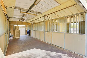 Horsey Hideaway: Ranch House in Cave Creek!