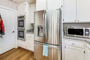 Swim, Hike, Ski & Unwind: Lake Arrowhead Retreat!