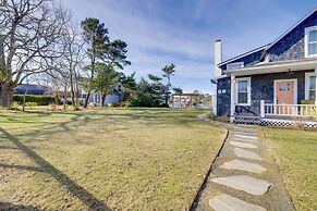 Fire Pit & River View: Serene Stay in Seaside!